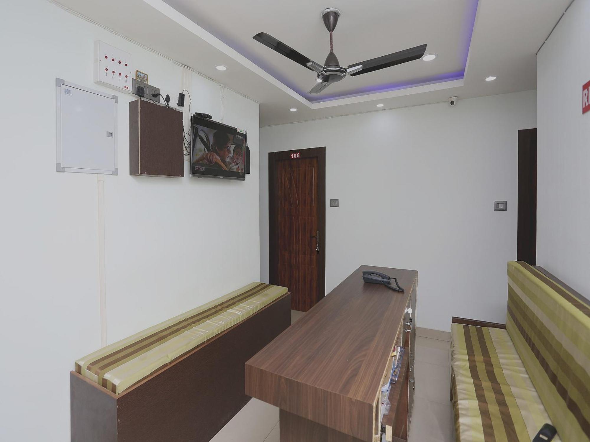 Hotel O Aashray Guest House Гувахати Екстериор снимка